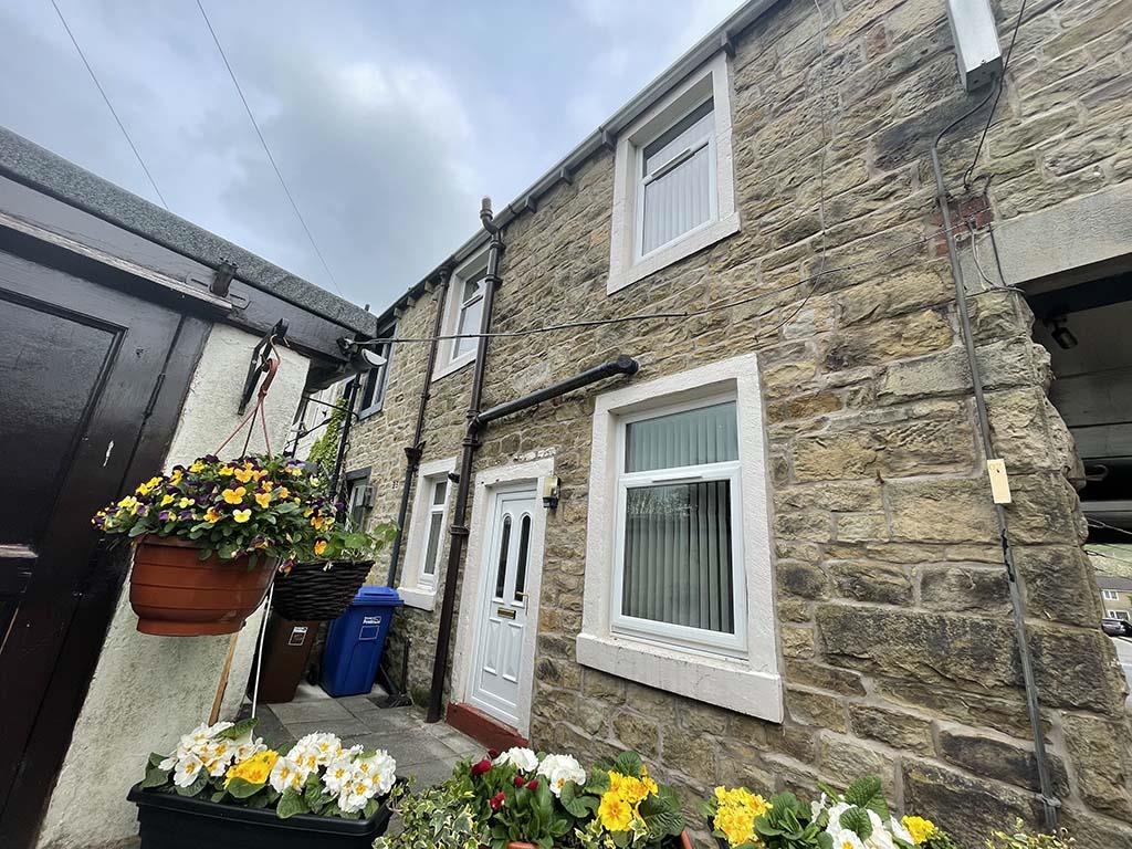 2 bedroom mid terrace house To Let in Earby - Main Image